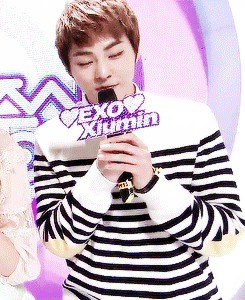 Xuimin being a adorable mc with his cute nametag mic  ヽ(＾Д＾)ﾉ