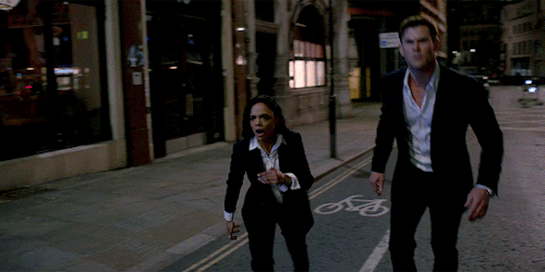 kingunderthecarpark:chastainjessica:Chris Hemsworth and Tessa Thompson in Men In Black: Internationa