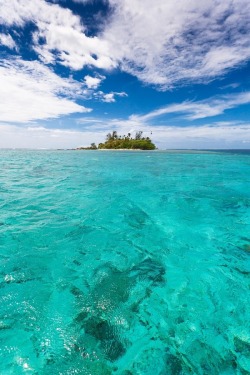 dranilj1:  Moorea Motu, Tahiti - by Roger