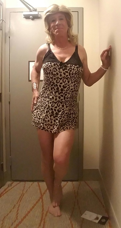 khryssieluvs-blog: My last night in Denver. Relaxing after my evening out at dinner. Heading home Mo
