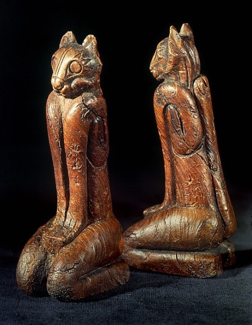 NATIVE AMERICAN CARVINGS. Southeastern Native American (Calusa) carved wooden cat figures, c1450, ex