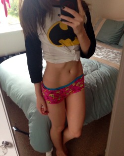 crystal-serendipity:  want some definition back on my stomach again. don’t know what the fuck I’m wearing…