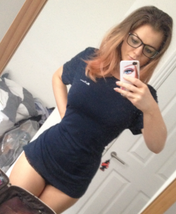 bellevixen:  Boyf thinks I wear his clothes much better than he does💙👕