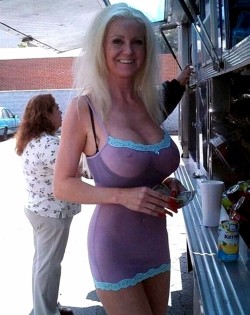 Awesome-Milf:  So Sexy