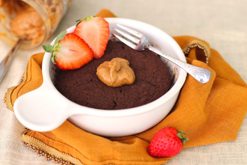 vegan-yums:  Healthy Single-Serving Chocolate Peanut Butter Microwave Cake (sugar free, gluten free, high fiber, high protein, eggless and vegan) / Recipe