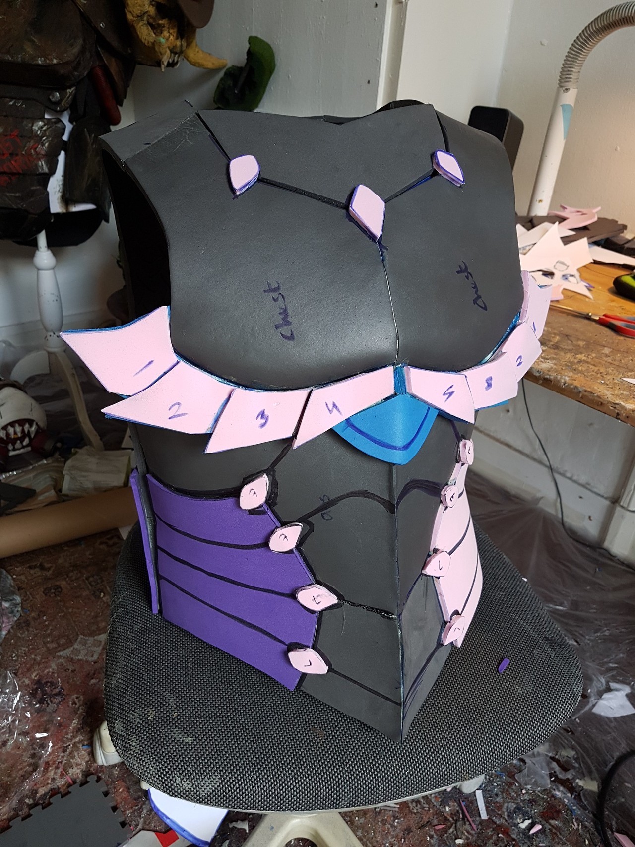 crescent31:  Hello and welcome to my first build set of my Thunderlord Zinogre armor.