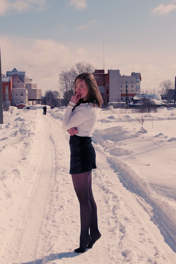 lifeinpantyhose:  pied nu en collant dans la neige 