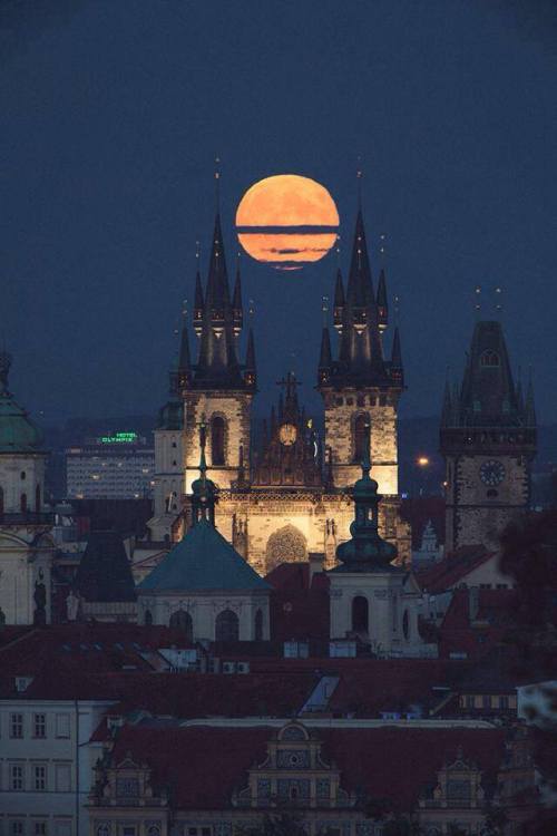 sixpenceee: Full Moon in Prague, Czech Republic 