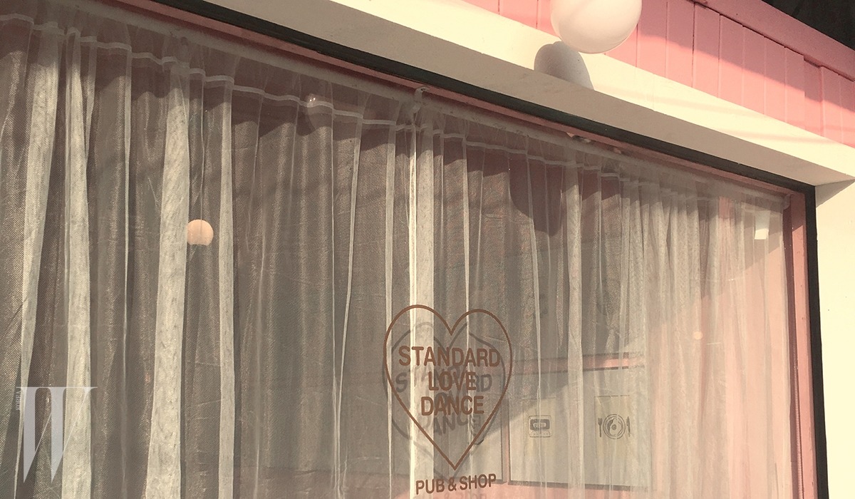 61cy:  STANDARD LOVE DANCE, Seoul, Mapo-gu, Yeonnam-dong 