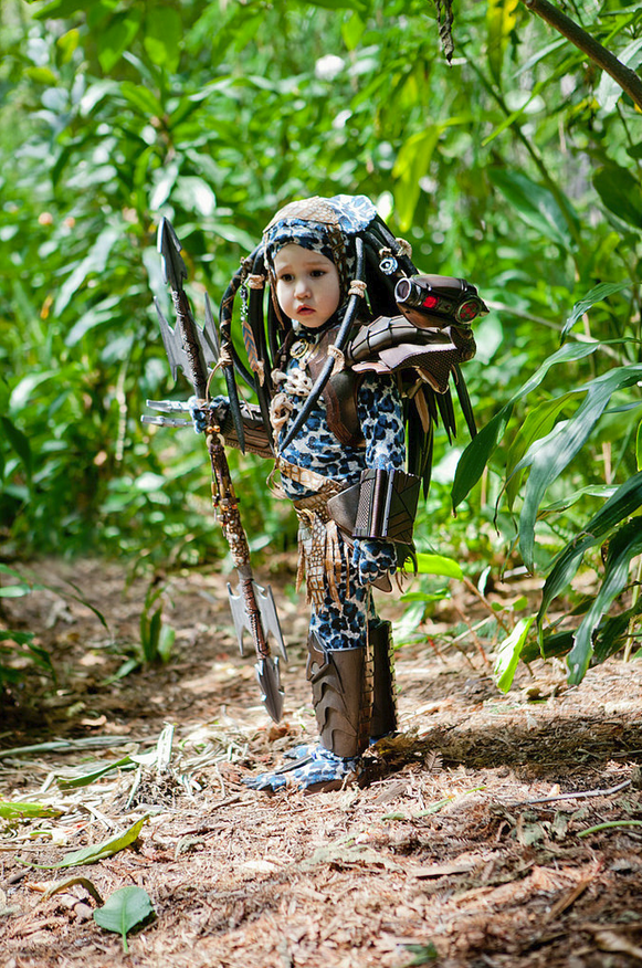 marlene:  nerdsandgamersftw:  Baby Predator Cosplay By Albert Lien | Full Gallery