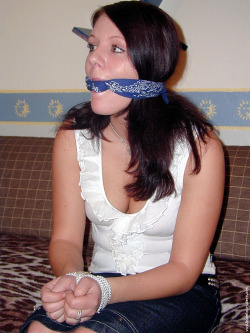 graybandanna:  Classic red and blue bandanna gags