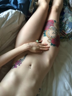 deliciafeminina:  Linda, nua e tatuada http://www.youtube.com/subscription_center?add_user=blogpocarai