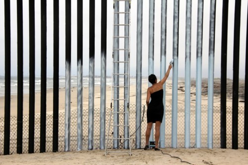 artistsofcolour:Ana Teresa Fernández, Borrando la Frontera, performance, 2011.The surreal act of era