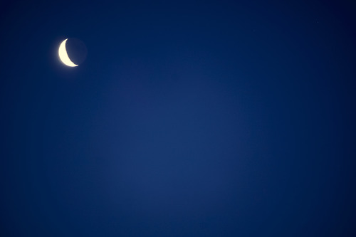 Elegant moon photo taken by Onur Fidansoy.