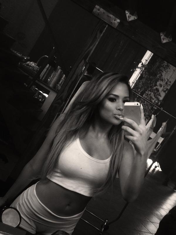 jasminev-news:  @JASMINEVILLEGAS: Show the haters love one time 