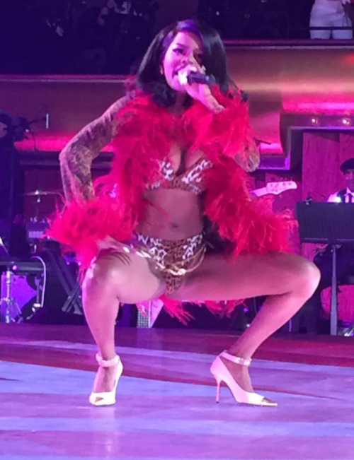 my-phatty-like-a-mattress: Teyana Taylor performing at Hip Hop Honors as Lil’ Kim