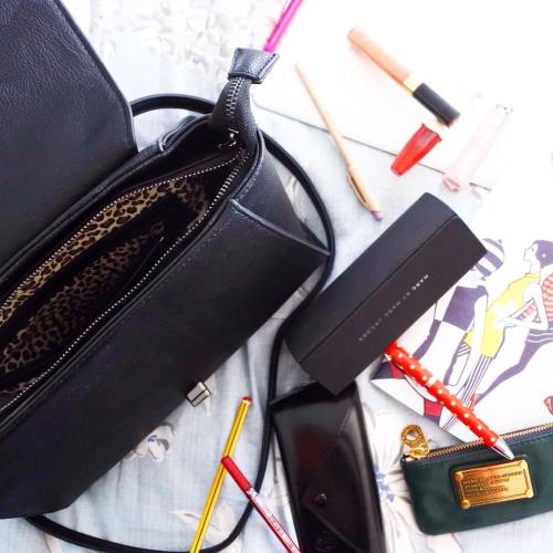 I&rsquo;m taking about my work essentials over on by blog () #marcb #whatsinmybag #fblogger #essenti