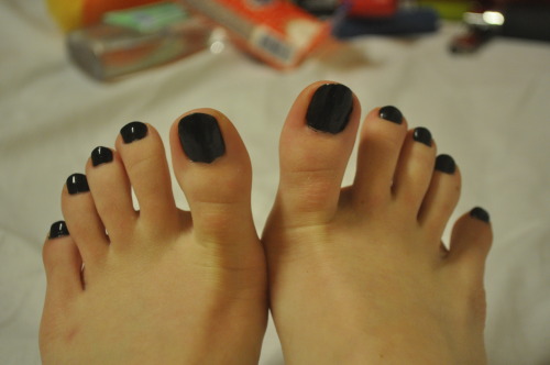 Help this cuties win their first foot battle by voting HERE <3