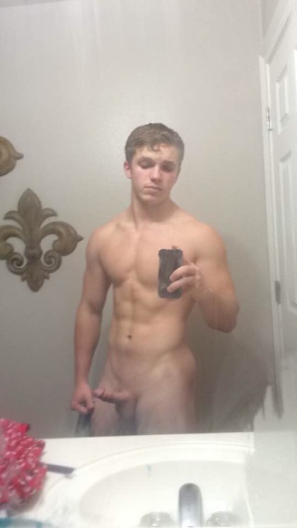 collegecock:  sexandshowoffs:  Joelk1691   fuck yesssss