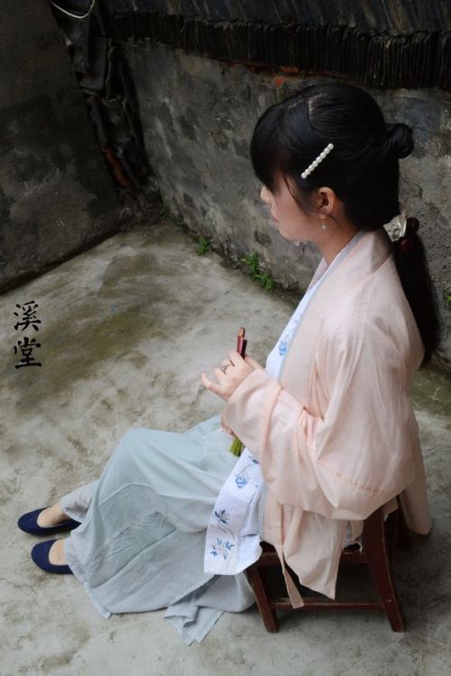 (via 【溪堂汉服】上新_汉服商家吧_百度贴吧)溪堂汉服 http://shop101281650.taobao.com/