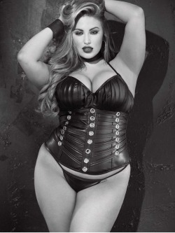 Italiankong:  Lovely Ashley Alexiss. Ridiculously Fine Curves.