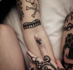 hannahxanastasia:  Tattoos Hannah Sykes did on Anastasia Tasou 