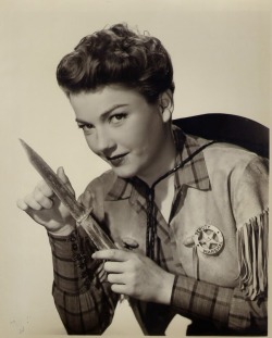 vintagemarlene:  anne baxter has a big knife