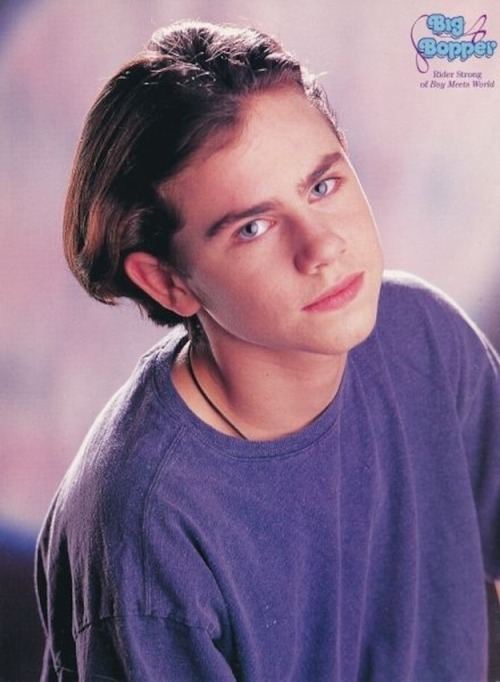 lilliep:  90sclubkid: 90′s Boys with Middle part bowl cuts Can’t forget about JTT now