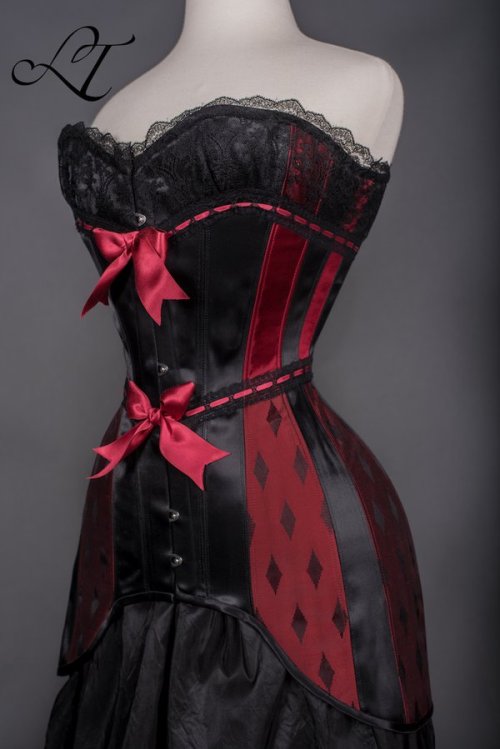 waistedlives:lovelyrats:hoop-skirts-and-corsets:Foundations Revealed 2015 Competition Entry by DazeOfLaur  Oooooooh  I’m loving seeing the interpretations of the Hume patent so much!