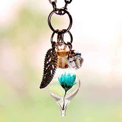 cute-thangsss:  If you’re a nature lover, then you know just how calming the outdoors  can be. That’s why it can be beneficial to carry a piece of Mother  Nature with us, especially when we’re surrounded by four walls. Luckily,  Etsy shop Teeny
