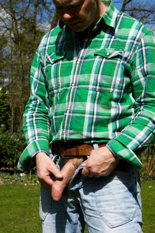 awesomeforeskin69:uncutrequired: Look AT that coverage and size soft. Nice hot masc man taking a pis