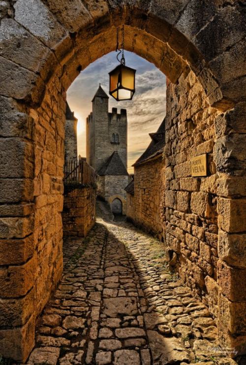 Beynac-et-Cazenac / France (by Jose Garcia Tucci).