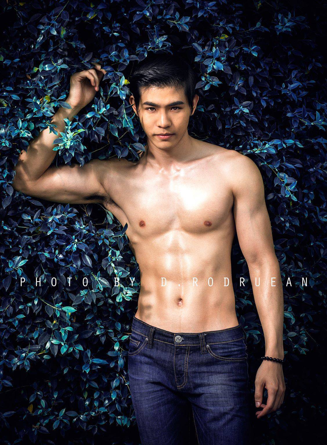 twhornyboy:  mantop10691:  泰國超可愛直男小鮮肉男模…Kun Kittikun  身材真好