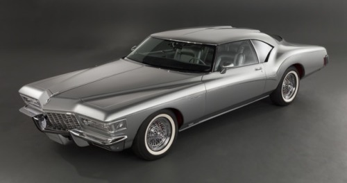 fullthrottleauto:    Buick Riviera Silver Arrow III Concept Car ‘1972  