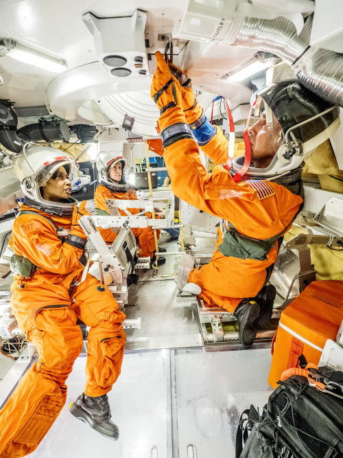 Astronauts Test Orion Docking Hatch For Future MissionsEngineers and astronauts conducted testing in