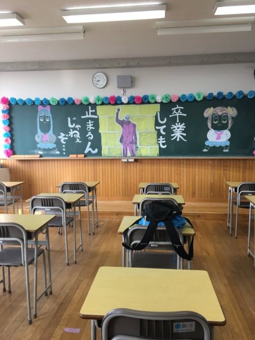 irregular-expression:ゾベミ(世の中不公平)さんのツイート: “卒業式終わりました。 クラスの黒板がすごいことになってました()… ”