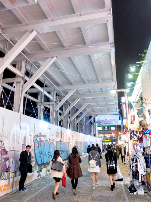 The new skyscraper at the end of Harajuku’s famous Takeshita Dori shopping street is growing q