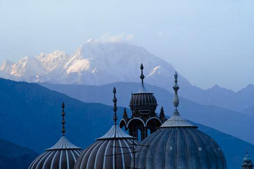 commanderspook: kafiristan Domes of the Chitral mosque with the Tirich Mir mountain (7,708 m) i