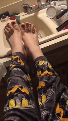 miraculouslylauren:I think my feet might be dirty.. anyone want to help me out 🤔😇😇😇