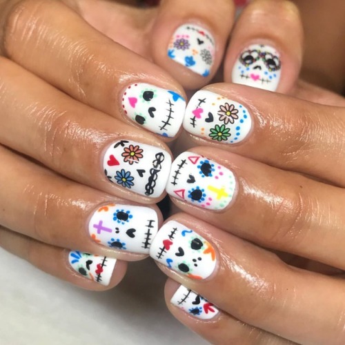 Playful Sugar Skulls for Adriana ❤️ over @vetro_usa White no.55 #diadelosmuertos #calaveras #nailart