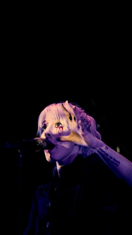 oalockscreen:Hayley Williams from Paramore//credits to Kari Meiers & the other photographers (?)