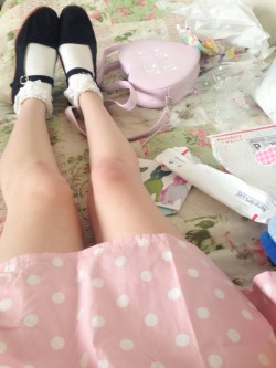 pastel-cutie:  I’ve been stuck in this dress for over an hour now I’m sobbing 