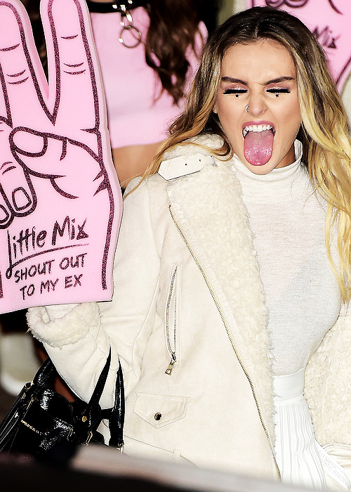 perriesource:  Leaving the X Factor studios - 16/10