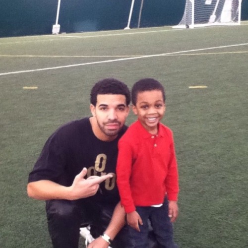 ay0brownskin:  Drake luh duh kids