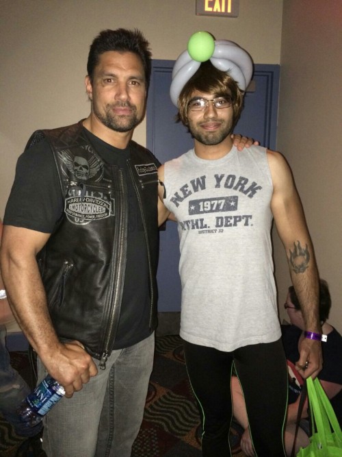 Fucking yeah got to take photos with Manu Bennett during supercon