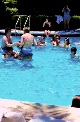 niallslaugh-deactivated20160601:  Niall and Harry in the pool in Miami