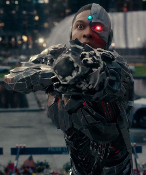 vikaq:JL MOVIE screenshots: Cyborg