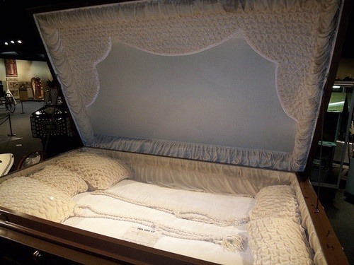 congenitaldisease:  This three-person suicide coffin is located in the National Museum