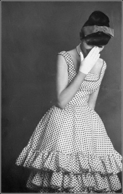 leeannemontgomery: missvaliant:  lavoilette:  Model in black-dotted white cotton voile party dress with triple-tiered ruffled hem and banded in scarlett by Edward Abbott, red velvet hair-bow by Mr. John, photo by Saul Leiter, Harper’s Bazaar, June 1959