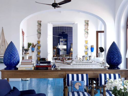 The 4 star Hotel La Minervetta is in a very unique position sits on the seacliff overlooking Marina 